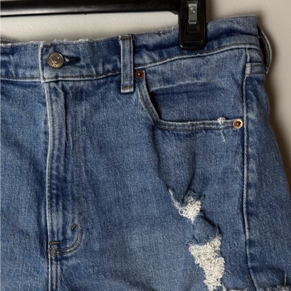Abercrombie & Fitch Jean Shorts Size 31 12 Mom Short High Rise Distressed Denim - Picture 3 of 6